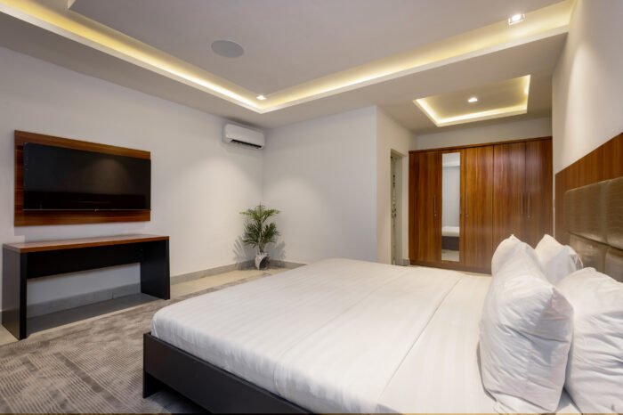 Crown Suite (3 Bedroom Mini Apartment)